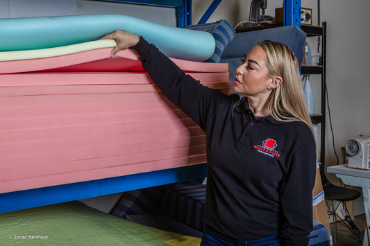 De verborgen laag van comfort: koudschuim, polyether en dacron uitgelegd