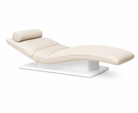 Nieuwe bekleding voor de Geoffrey D. Harcourt Cleopatra Chaise Longue met behoud van het originele ontwerp