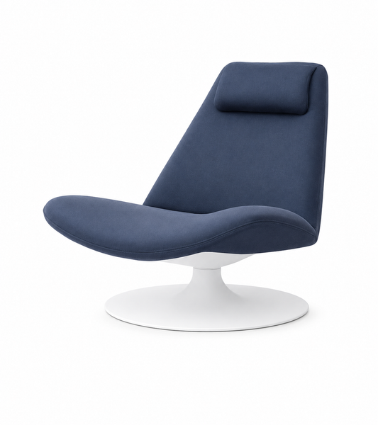 Ambachtelijke herstoffering voor de Geoffrey D. Harcourt F152 designfauteuil